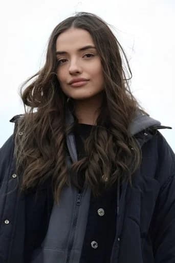 Ilkay Güz Bozkurt بدور Leyla Güneş في نيران الحسد