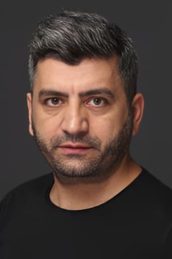 Ali Bahadır Bahar بدور Men في رامو