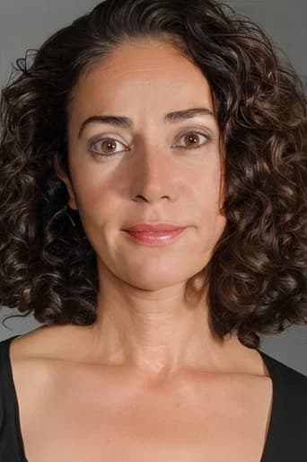 Özlem Çakman بدور Feride في أينالي طاهر