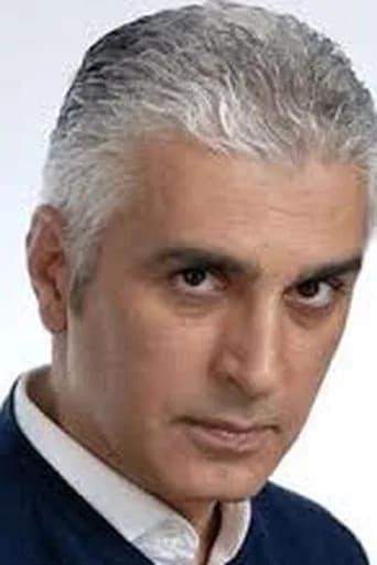 Bülent Fil بدور Yaman Güner في الأوراق المتساقطة