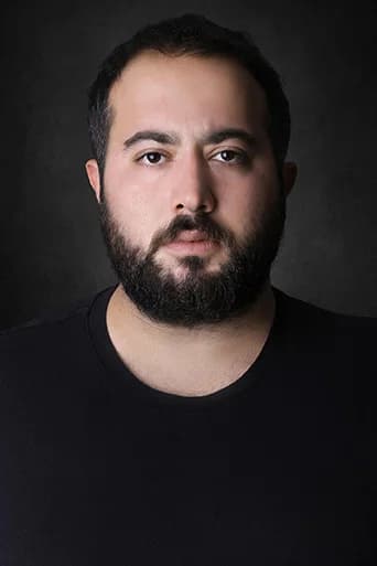 Hüseyin Turunç as Gardiyan Hüseyin Aytekin in The Yard