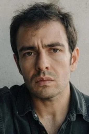Özgür Cem Tuğluk بدور Cemo في صفر واحد