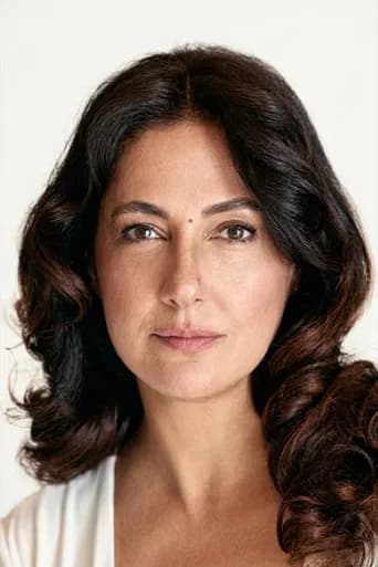 Meltem Cumbul as Zeyno in Yılan Hikayesi