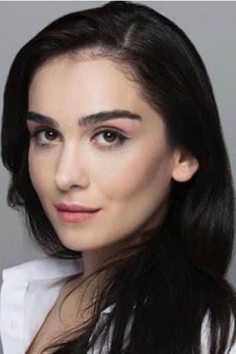 Hande Kaptan بدور Kadriye Karadağ في اسمي ملك