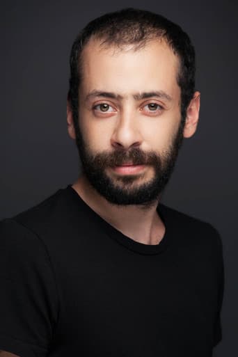 Deniz Gürzumar بدور Barış في في الداخل