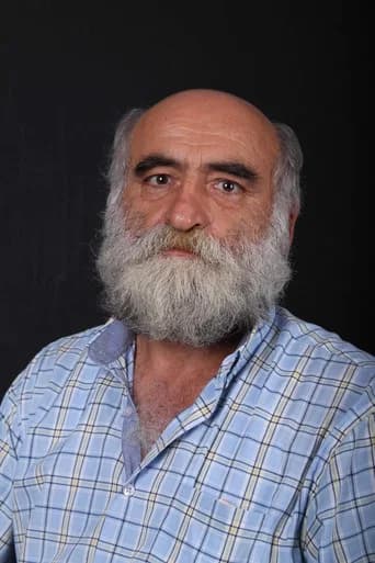 Ahmet Talay بدور Veysel في فريحة