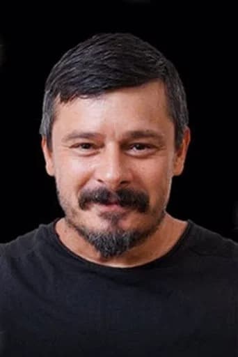 Ali Hakan Beşen بدور Sezai في كوبرو