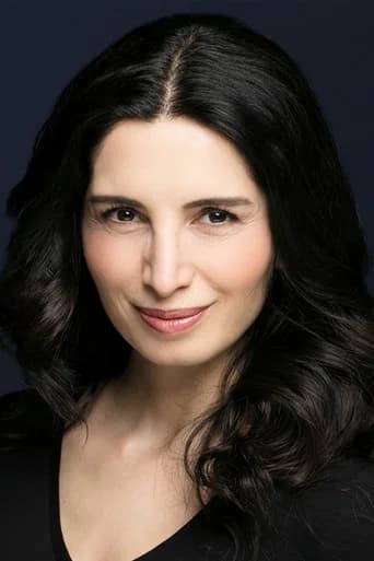 Başak Sayan بدور Ceyda Ayhan / Ceyda Güner في الأوراق المتساقطة