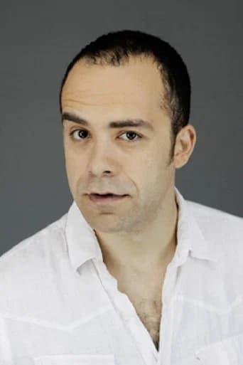 Sarp Aydınoğlu بدور Benjamin في مجنون ليلى