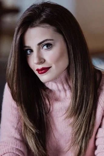Ezgi Eyüboğlu بدور Ceren Özdoğa/Ayşe Gür في المنظمة
