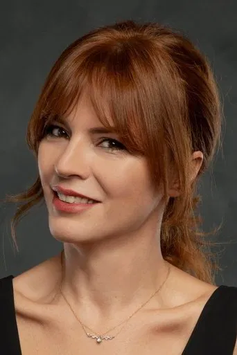 Didem İnselel as Gönül Kara Kaygısız in Daydreamers