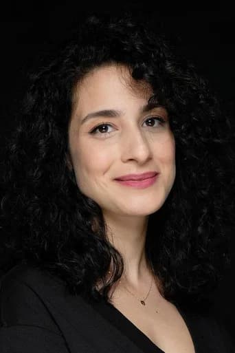 Ezgi Özyürekoğlu as Neslihan in The Late Offices