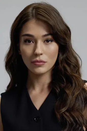 Meltem Akçöl بدور Hazal Demir في اسمعني