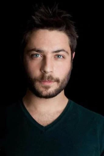 Koray Erkök بدور Mert في نجمة البحر