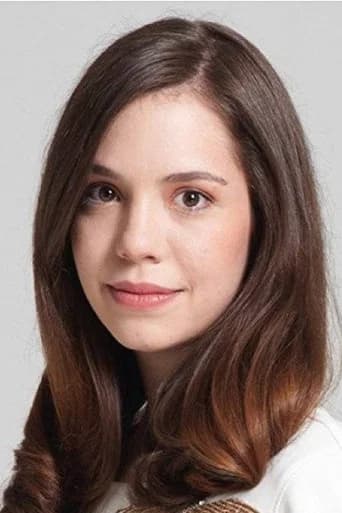 Cansu Kurgun بدور Öykü في الحارس