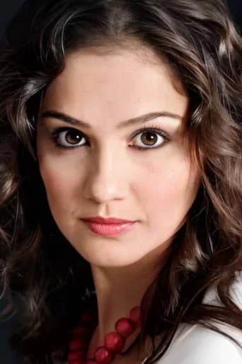 Yeliz Tozan بدور Zeynep Aksu في سوبر بابا