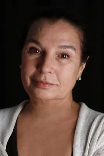 Gülseren Gürtunca بدور Müjgan Salihoğlu في الاباء يسمعون من الاخر