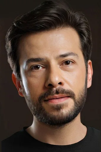 Ahmet Tansu Taşanlar, Hercai dizisinde Azat Şadoğlu rolünde