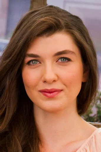 Aslıhan Güner, Şefkat Tepe dizisinde Leyla / Yasemin rolünde