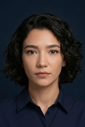 Aybüke Pusat, Söz dizisinde Bahar Kutlu rolünde