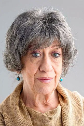 Ayşen Gruda, Kaygısızlar dizisinde Sabriye Kaygısız rolünde