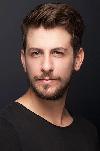 Birand Tunca, Erkenci Kuş dizisinde Emre Divit rolünde