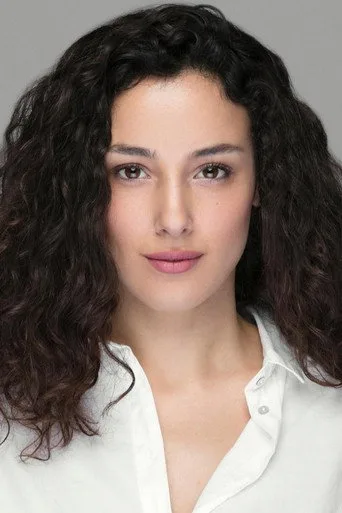 Cansu Tosun, Kirli Sepeti dizisinde Medine Kaya rolünde