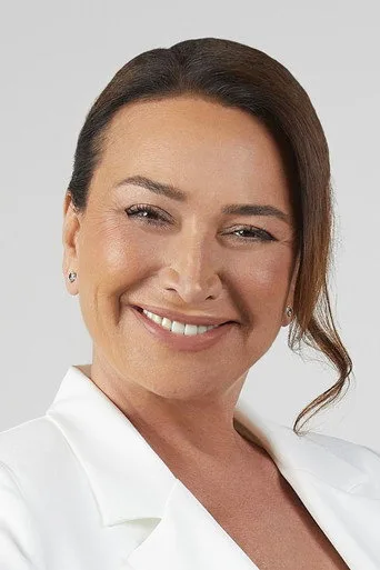 Demet Akbağ, Akrep dizisinde Perihan Emgen rolünde