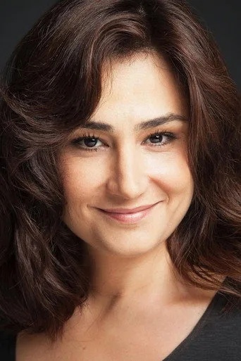 Devin Özgür Çınar, İkinci Bahar dizisinde Cennet Suruç rolünde