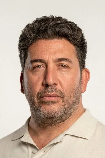 Emre Kınay — Türk dizi oyuncusu fotoğrafı