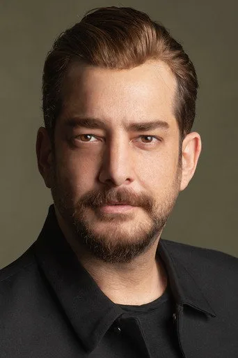 Enis Arıkan — Türk dizi oyuncusu fotoğrafı