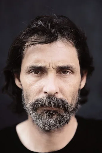 Erdal Beşikçioğlu, Hamlet dizisinde Kadir Kesmeci rolünde