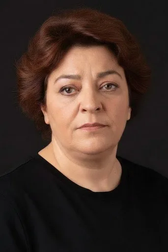 Evin Esen, Akasya Durağı dizisinde Şaziment Özkaya rolünde