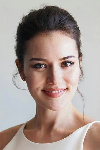Fahriye Evcen, Yaprak Dökümü dizisinde Necla Tekin rolünde