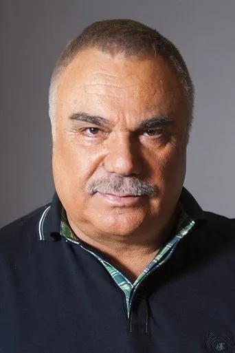 Halil Ergün, Yaprak Dökümü dizisinde Ali Rıza Tekin rolünde