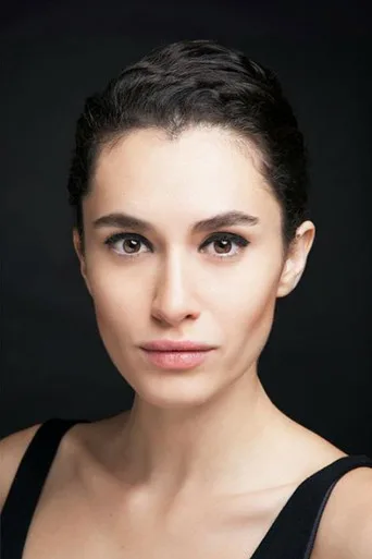 Hande Doğandemir, Kıskanmak dizisinde Türkan Ayla rolünde