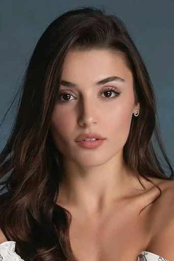 Hande Erçel — Türk dizi oyuncusu fotoğrafı