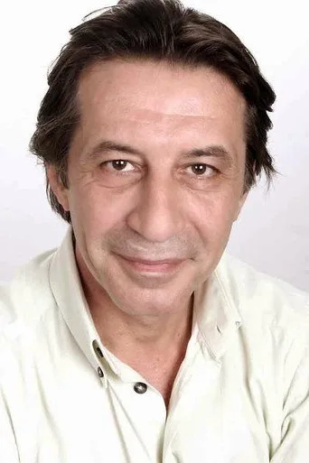 Mehmet Gürhan, Öyle Bir Geçer Zaman Ki dizisinde Kemal Akarsu rolünde