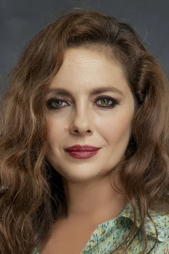 Nilüfer Açıkalın, Çıplak dizisinde Anne rolünde