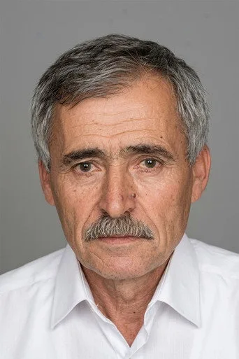 Oktay Sözbir, Bizimkiler dizisinde Halil Aslan rolünde