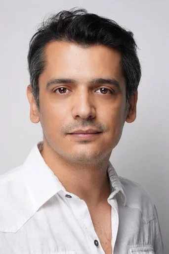 Osman Akça, Kiralık Aşk dizisinde Serdar Topal rolünde