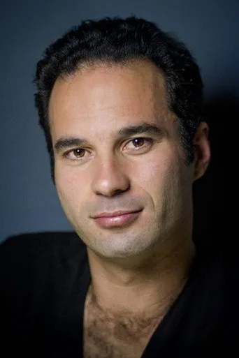 Ozan Çelik, Hamlet dizisinde Polis Memuru rolünde