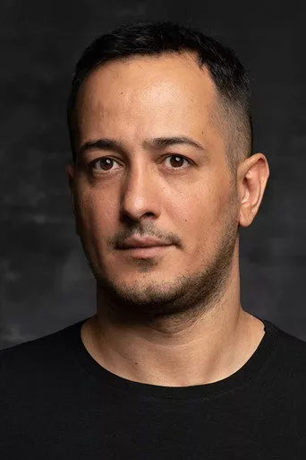 Sarp Apak — Türk dizi oyuncusu fotoğrafı
