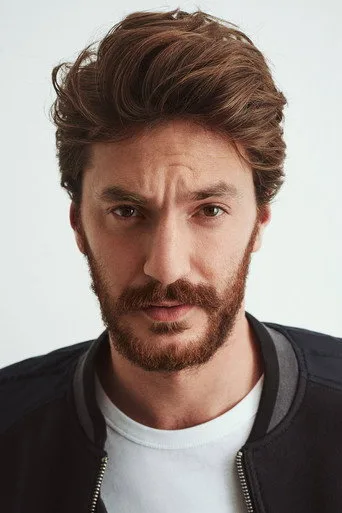 Sarp Can Köroğlu — Türk dizi oyuncusu fotoğrafı