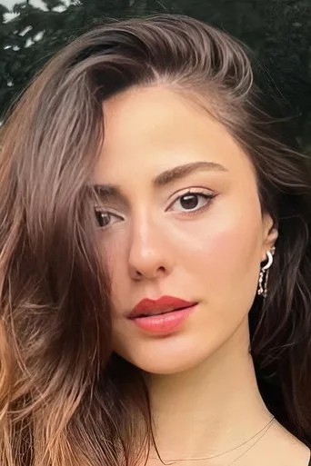 Sema Gültekin, Çirkin dizisinde Nehir rolünde