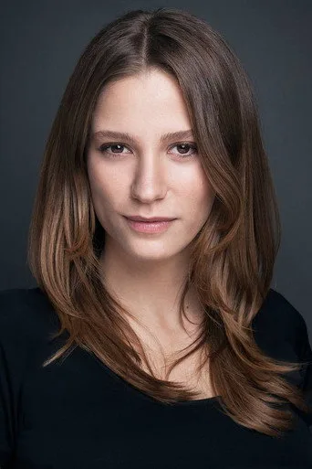 Serenay Sarıkaya, Adanalı dizisinde Sofia rolünde