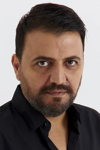 Şinasi Yurtsever, Tutunamayanlar dizisinde Hicabi Cihangir rolünde